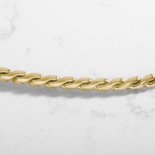 Close-up of the Faron Gold interchangeable bracelet featuring polished gold-tone curb links with a classic chain design.