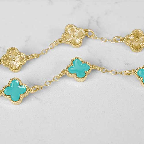 【SURGERY】surgery l clover emblem bracelet Gold-colored bracelet made of surgical steel | Jewelry store